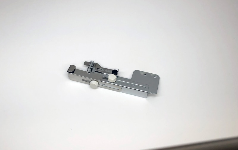 ジャノメ（JANOME）すそ引きガイド カバーステッチミシン用 型番：795-803-006【メーカーお取り寄せ商品】