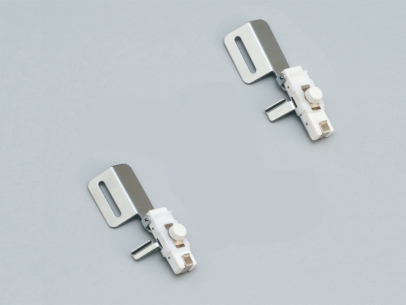 ジャノメ（JANOME）ゴムテープ付け押さえ（広幅） カバーステッチミシン用 型番：795-817-508【メーカーお取り寄せ商品】